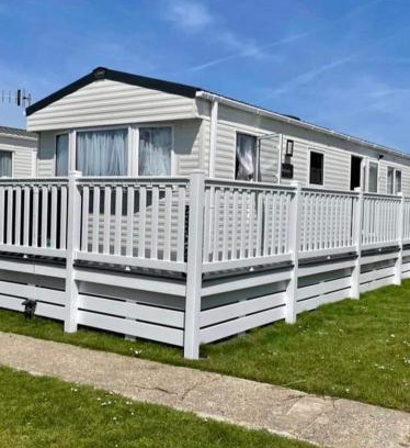 Selsey House | Cwtch, White Horse, Seal Bay Resort