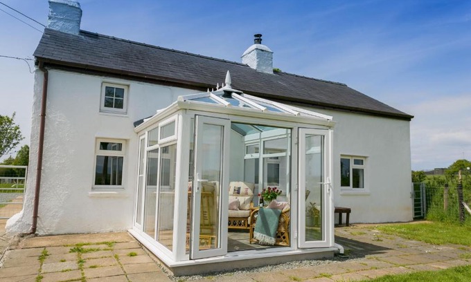 Llanerchymedd House | Cwter Hywel