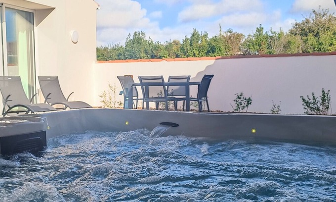 Les Sables d'Olonne Ski Chalet | Cygne- Maison proche de tout - Jacuzzi privatif
