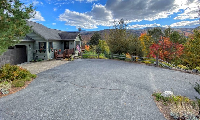 Bretton Woods House | D86- Stunning views from this custom home in Bretton Woods! Terraced gardens, fire pit, wifi!