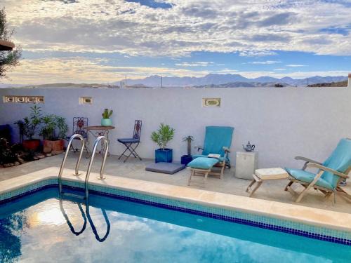 Cuevas Del Almanzora Bed & Breakfast | Dachterrassenzimmer in romantischem Landhaus mit Pool