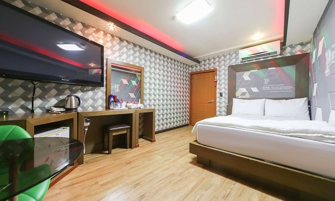 Bokhyeon-dong Hotel | Daegu Gyeongbuk University Shwil