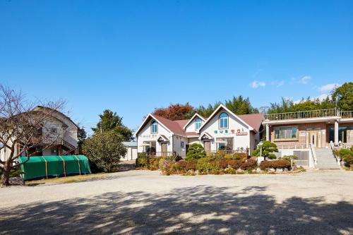 Kkotchi House | Daenamu Pension Taean