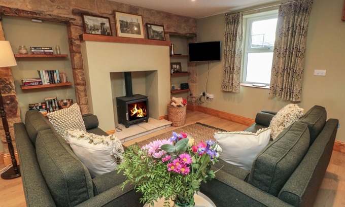 Hinderwell House | DAFFODIL COTTAGE, pet friendly, with open fire in Port Mulgrave