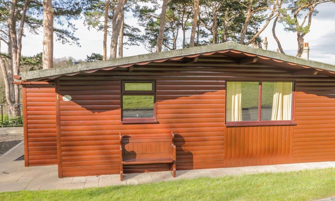 Saltburn-by-the-Sea Cottage | DAFFODIL LODGE, pet friendly, with a garden in Saltburn-By-The-Sea