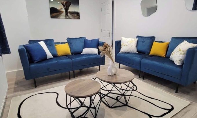River House | Dagenham - House - Sleeps 4 - Garden - City Centre