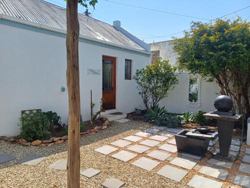 Robertson Apartment | Daisy House Accommodation