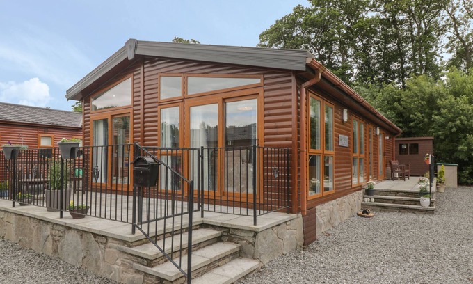Auchterarder House | DAISY LODGE, pet friendly, country holiday cottage in Auchterarder
