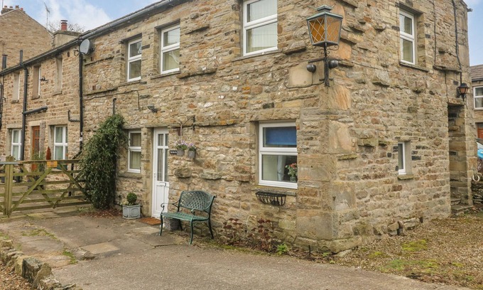 Hawes House | DALES BARN TOP, family friendly, character holiday cottage in Hawes