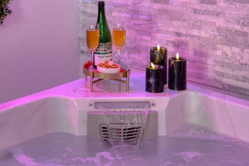 Saint-Charles du Port Apartment | Dalikyda La Tentation Jacuzzi Cinéma élégant