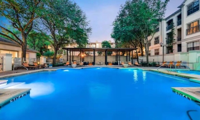 Cityplace Apartment | Dallas Uptown Chic 1BR w/Workspace + Deck overlooking Katy Trail