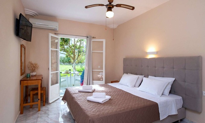 Kassiopi Apartment | Damaskis Studios Kassiopi