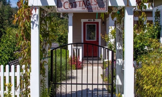 Eastsound Cottage | Dandelion Cottage in the heart of Eastsound