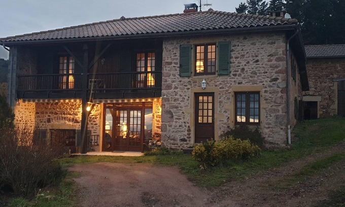 Mussy-sous-Dun Bed & Breakfast | Dans Ancienne Ferme Restaurée - Chambre Avec Petit Salon et SdB Internet:wifi