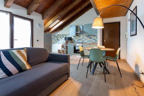 Novara Apartment | Dante's SkyLoft - Appartamento loft Novara STAZIONE