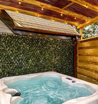 Almondbank Ski Chalet | Danu 1A -Hot Tub-Perth-Pet Friendly-Luxury-Romantic