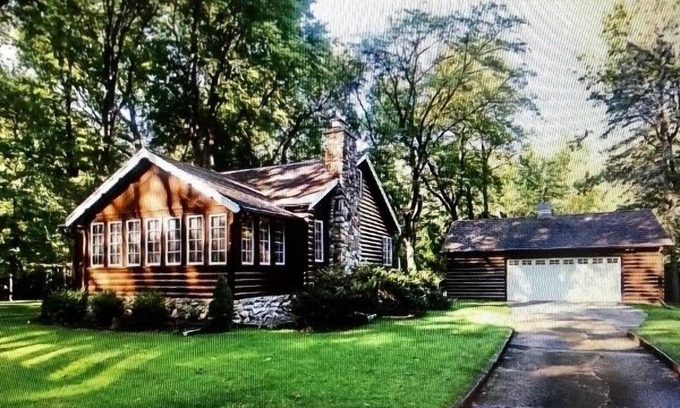 Michigan City Cabin | Darling 3bdrm 2ba cabin on acre; .5 to lake Min. 30 days