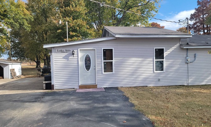 Tiptonville Cabin | Dave shallow lake lodge at reelfoot lake Two n story cabin 14n