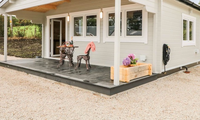 Donegal Cottage | DAVEY JOHNS FORGE CABIN 2, pet friendly in Carrigart, County Donegal
