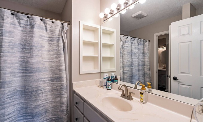 Athens House | Dawg Day abode!…walking distance to Beechwood, 2.5 miles from Sanford stadium!.
