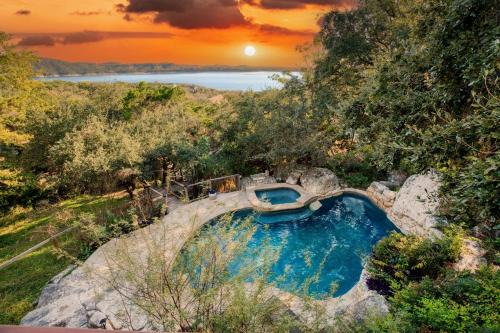 Comanche Trail House | Dawson by AvantStay Serene Austin Home set Amongst nature w Pool Close to Lake Travis