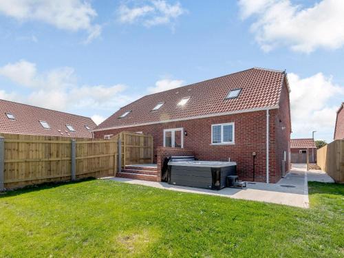 Mablethorpe and Sutton House | Dawson Park 3 - Uk12662