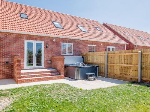 Mablethorpe and Sutton House | Dawson Park 8 - Uk12667