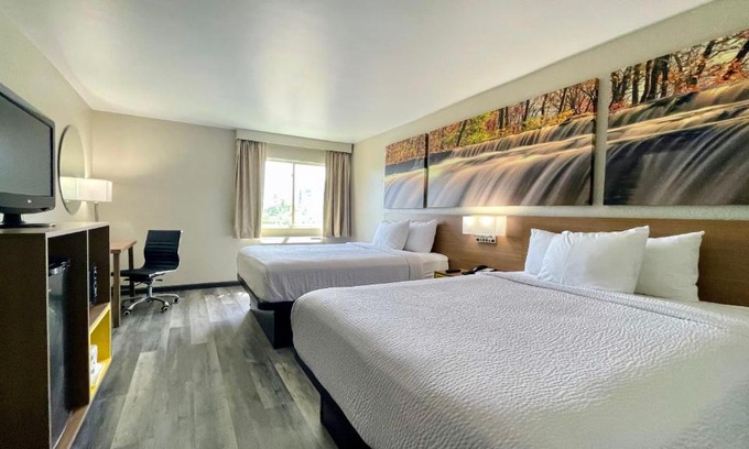 Columbus Hotel | Days Inn by Wyndham Columbus IN