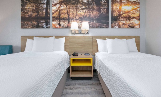 Greenville Hotel | Days Inn by Wyndham Greenville MS