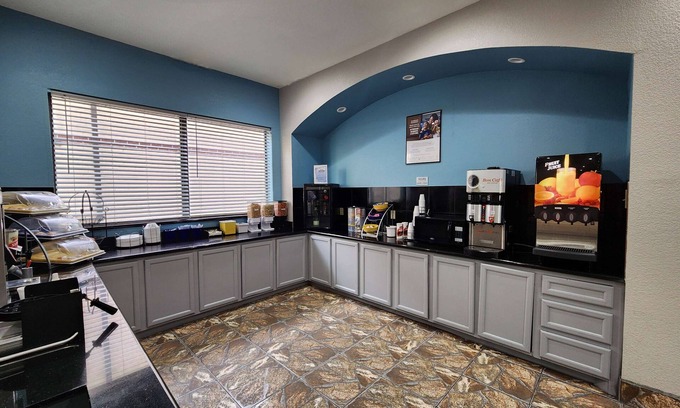 Clear Lake Shores Hotel | Days Inn by Wyndham Kemah