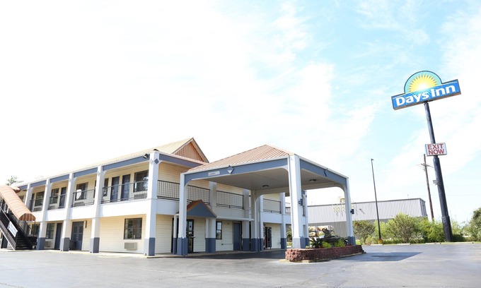 Monroe Hotel | Days Inn by Wyndham Monroe