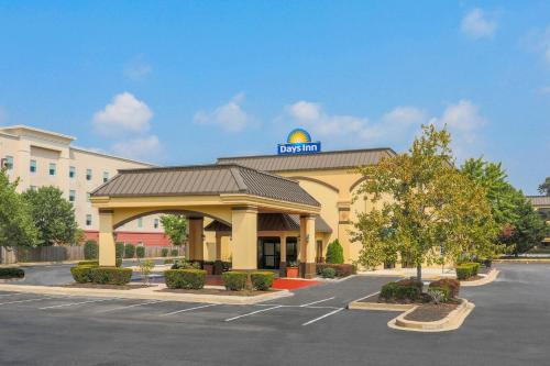Newark Hotel | Days Inn by Wyndham Newark Wilmington