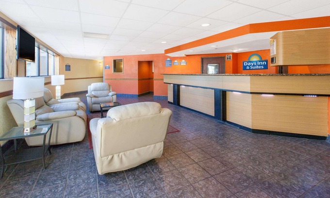 Madison Heights Hotel | Days Inn & Suites by Wyndham Madison Heights MI