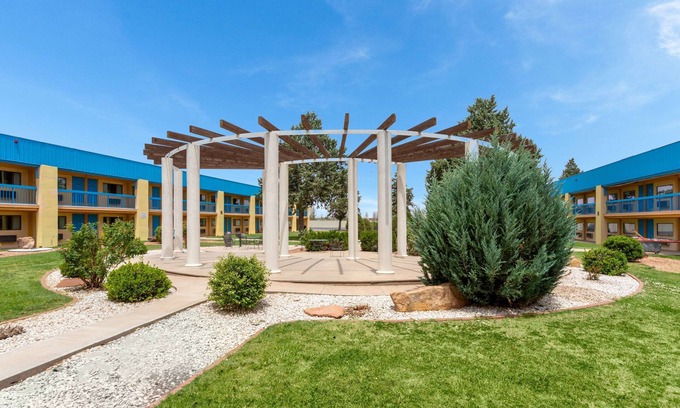 Clovis Hotel | Days Inn & Suites by Wyndham Clovis