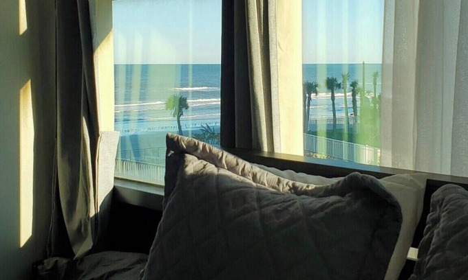 Daytona Beach Apartment | Daytona Beach Sunrise retreat