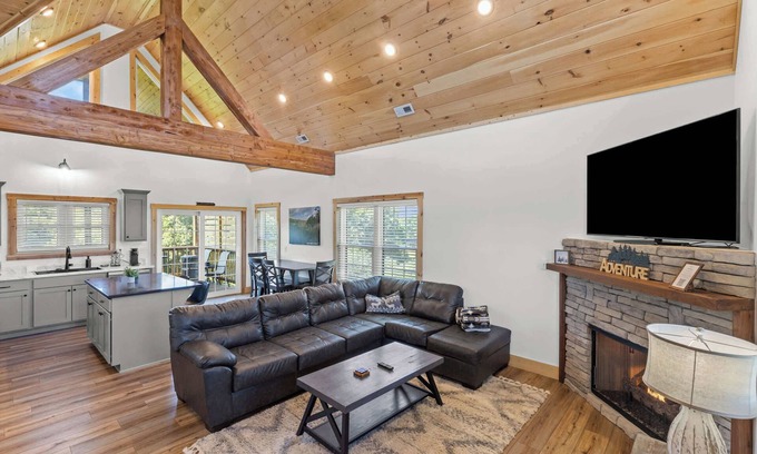 Rogers Cabin | Daze Off - Natural Bridge, Luxury, Hot Tub, SUP Ky
