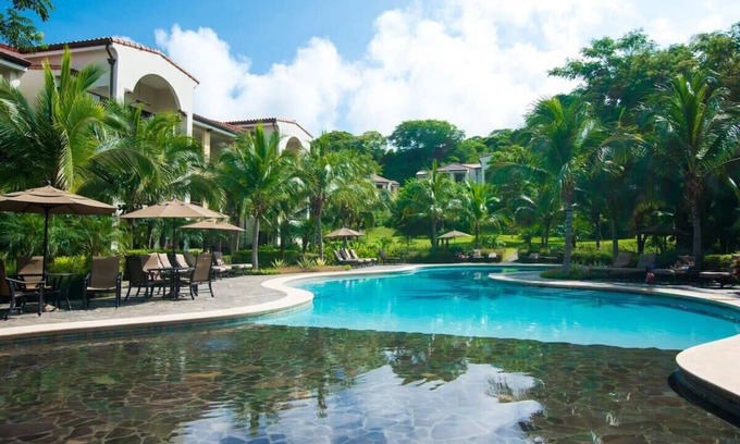 Coco Condo | Dazzling end unit in Coco with extra windows and lots of light sleeps 8