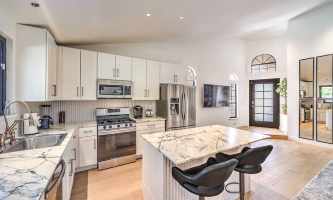 Green Valley North Apartment | Dazzling, Modern Design Bungalow in Green Valley
