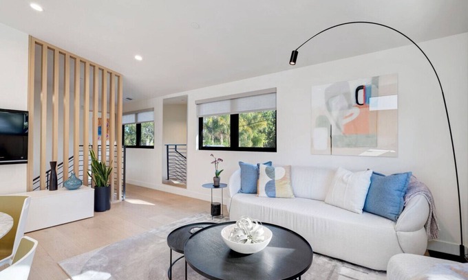 Palo Alto Apartment | Dazzling Modern Home Close to Downtown Palo Alto & Stanford