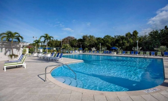 Tavernier Apartment | Dazzling Ocean View Suite w/heated pool, beach, marina, tennis/pickleball