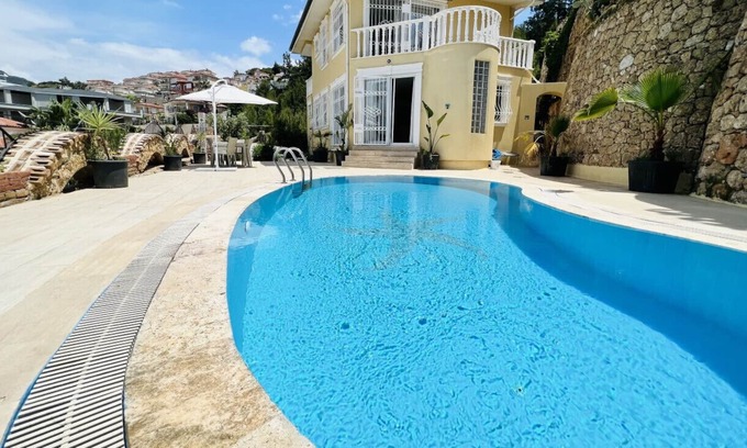 Kargicak Villa | Dazzling Villa with Private Pool in Alanya