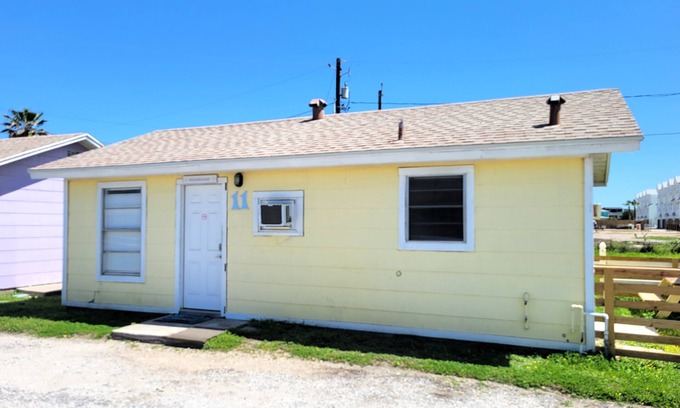 Port Aransas Cottage | DB 11-Starboard, 2 BR/1 Bath Cottage with Kitchenette, Walk to Beach, Dogs OK!