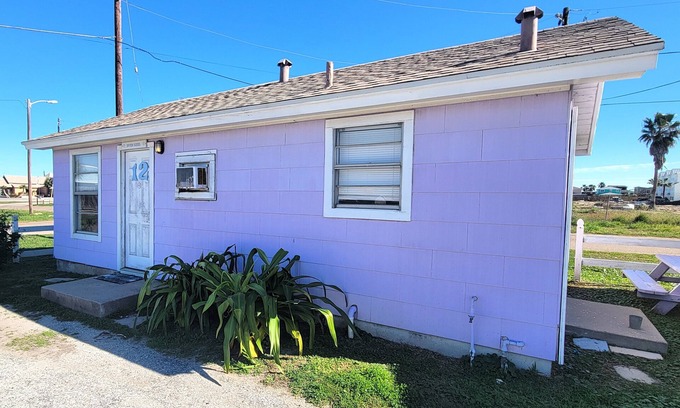Old Town Cottage | DB 12-Even Keel, 2 BR, 1 Bath Cottage with Kitchenette, Walk to Beach, Dogs OK!