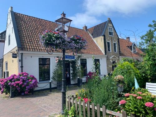 Grou Bed & Breakfast | De Thuiskamer in Grou als B&B of Vakantiehuis