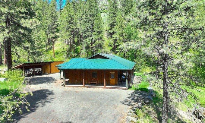 La Grande Cabin | Deal Canyon Ranch House