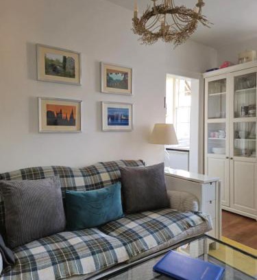 West End Apartment | Dean Village Cottage