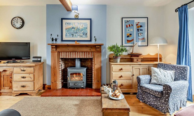Waldringfield House | Deben Vale - Three Bedroom House, Sleeps 6