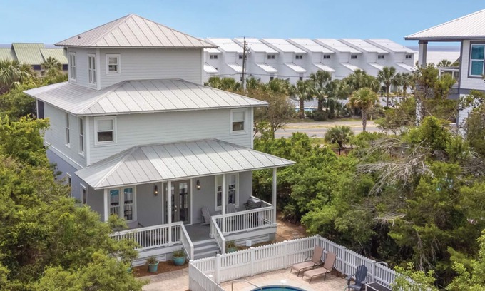 White's Gulfview House | Deeded Beach Access - Private Pool, Gulf Views, Bikes!