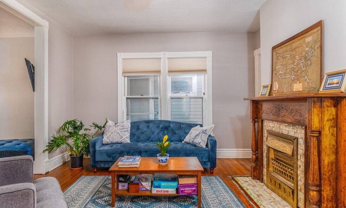 Buffalo Apartment | ⭐️ Deep Clean ⭐️ King Bed ⭐️ Parking ⭐️ SpectrumTV