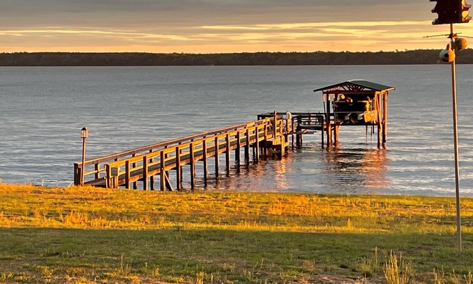 Summerton House | Deep water Lake Marion house. 4BR 2.5BA. Fish off dock. Nearby Golf. SUNSETS
